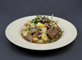 Марал тушёный с картофелем по-домашнему