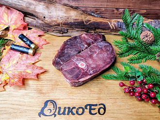 Стейк из окорока косули на кости