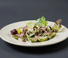 Тёплый салат с языком косули