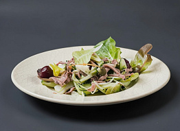 Тёплый салат с языком косули