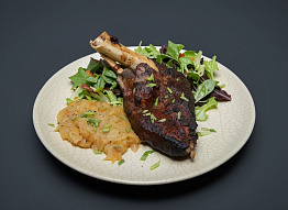 Рулька кабана запечённая в глазури