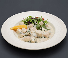 Морские гребешки в сливочно-чесночном соусе