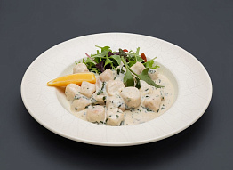 Морские гребешки в сливочно-чесночном соусе