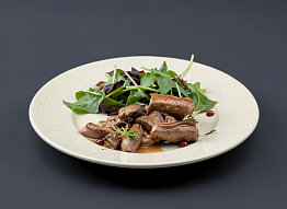 Оленина в клюкве и специях