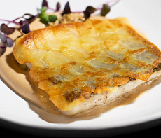 Муксун в чешуе из жареной картошки