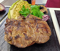 Нежный стейк из шеи лося