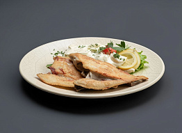 Жареная камбала в сметанном соусе