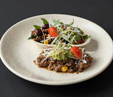 Салат из косули с авокадо