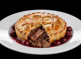 Пирог с фазаном, беконом и луком-пореем