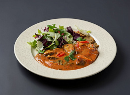 Стерлядь по-матросски с томатным соусом