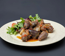 Жаркое из потрохов тетерева, тушеное в горшочках