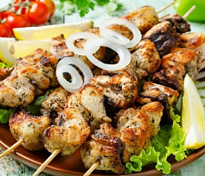 Шашлычки из сома на углях