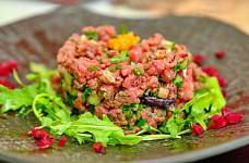 Превью Дикое мясо в ресторане. Сибирский продукт