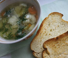 Легкий супчик из морского языка с овощами и рисом