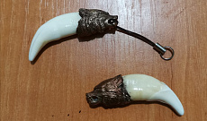 Клык волка с головой из металла