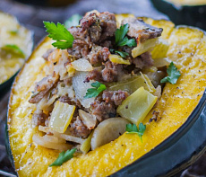 Сквош, фаршированный кабанчиком