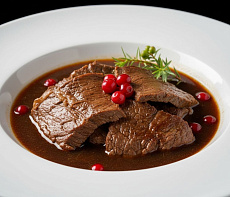 Лопатка кабана в винном маринаде