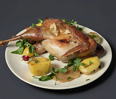 Запеченный фазан фаршированный яблоками