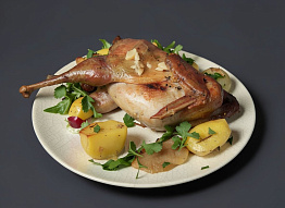 Запеченный фазан фаршированный яблоками