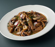 Мясо лося в сливочном соусе