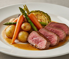 Оленина под сливочно-грибным соусом