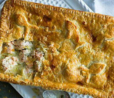 Пирог с фазаном, беконом и луком-пореем