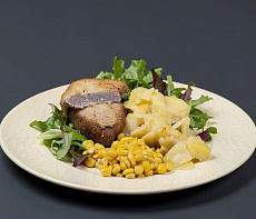 Вырезка кабана с картофелем под сыром