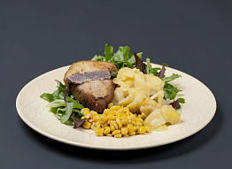 Вырезка кабана с картофелем под сыром