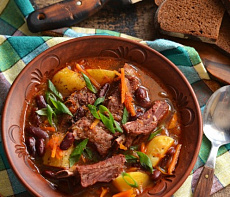 Фасолевый супчик на рёбрышках косули