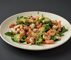 Салат из северных креветок с авокадо