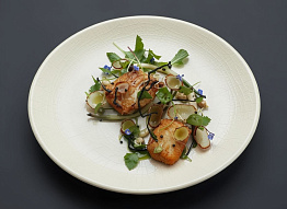 Осётр с нори