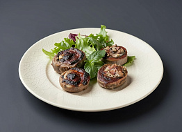 Рулетики из медвежатины