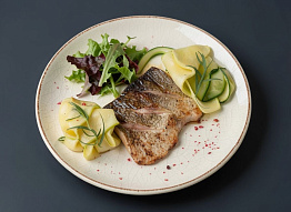 Муксун на гриле с хрустящими кабачками и тархуном