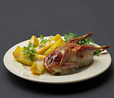 Запеченные горлицы в ароматных специях с овощами гриль