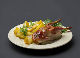 Запеченные горлицы в ароматных специях с овощами гриль