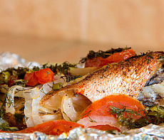 Окунь ауха запечённый с овощами