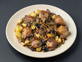 Дикий гусь тушеный с грибами по-беларусски