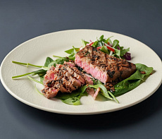 Стейк тунца под лимонным соусом