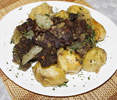 Верблюжатина с картошкой в духовке