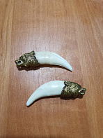 Клык волка с головой из металла