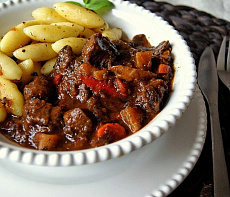 Гуляш из мяса дикого кабана