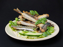 Сарган жареный на сковородке