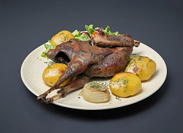 Глухарь запечённый в рукаве с картофелем