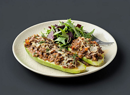 Кабачки, фаршированные олениной