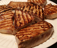 Тунец Лоин-гриль под соусом с васаби