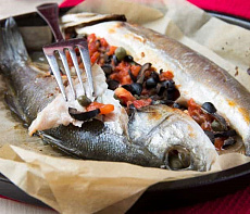 Сибас фаршированный, запеченный по-старинному рецепту