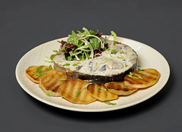 Таймень в соусе из сливок и грибов