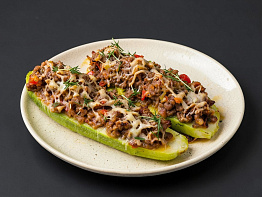 Кабачки, фаршированные олениной