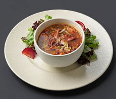 Овощной суп с копченой рулькой дикого кабана