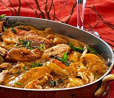 Фазан по-нормандски с яблоками и луком